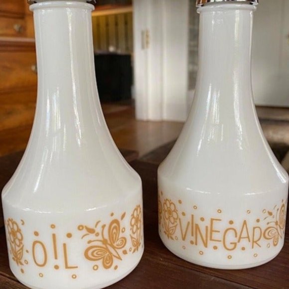 Gemco Pyrex Butterfly Gold Oil & Vinegar Set Vintage - Picture 2 of 3